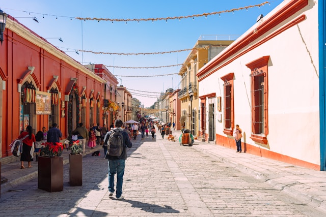 Travel Spanish course: Practical Spanish for the road, from hotel check-in onward.
